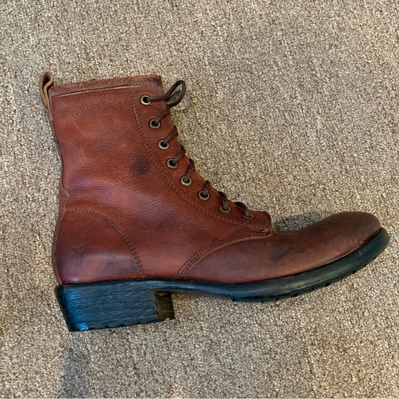 Frye Shoes - EUC Frye Carson Lug Lace Up And Zip Dark Brown Boot Women's Size 6 B